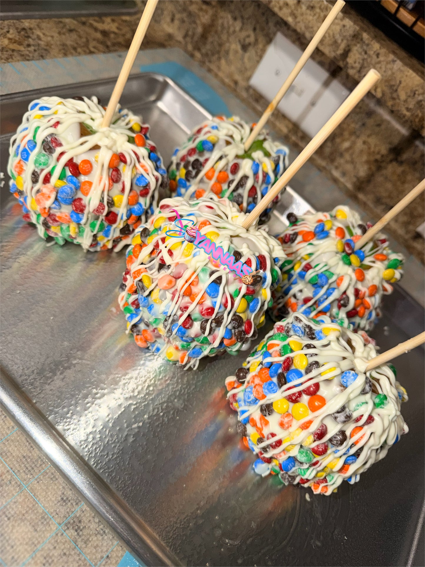 🍏✨ White Chocolate M&M Caramel Apples ✨🍏