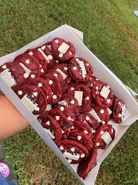 Red Velvet Cookies & Cream cookie